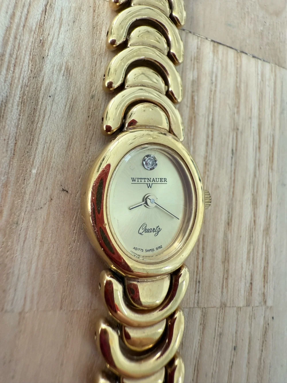 Wittnauer ladies oval gold tone dress watch NEW BATTERY